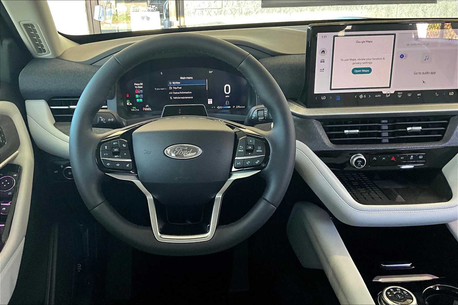 2025 Ford Explorer Platinum photo 4