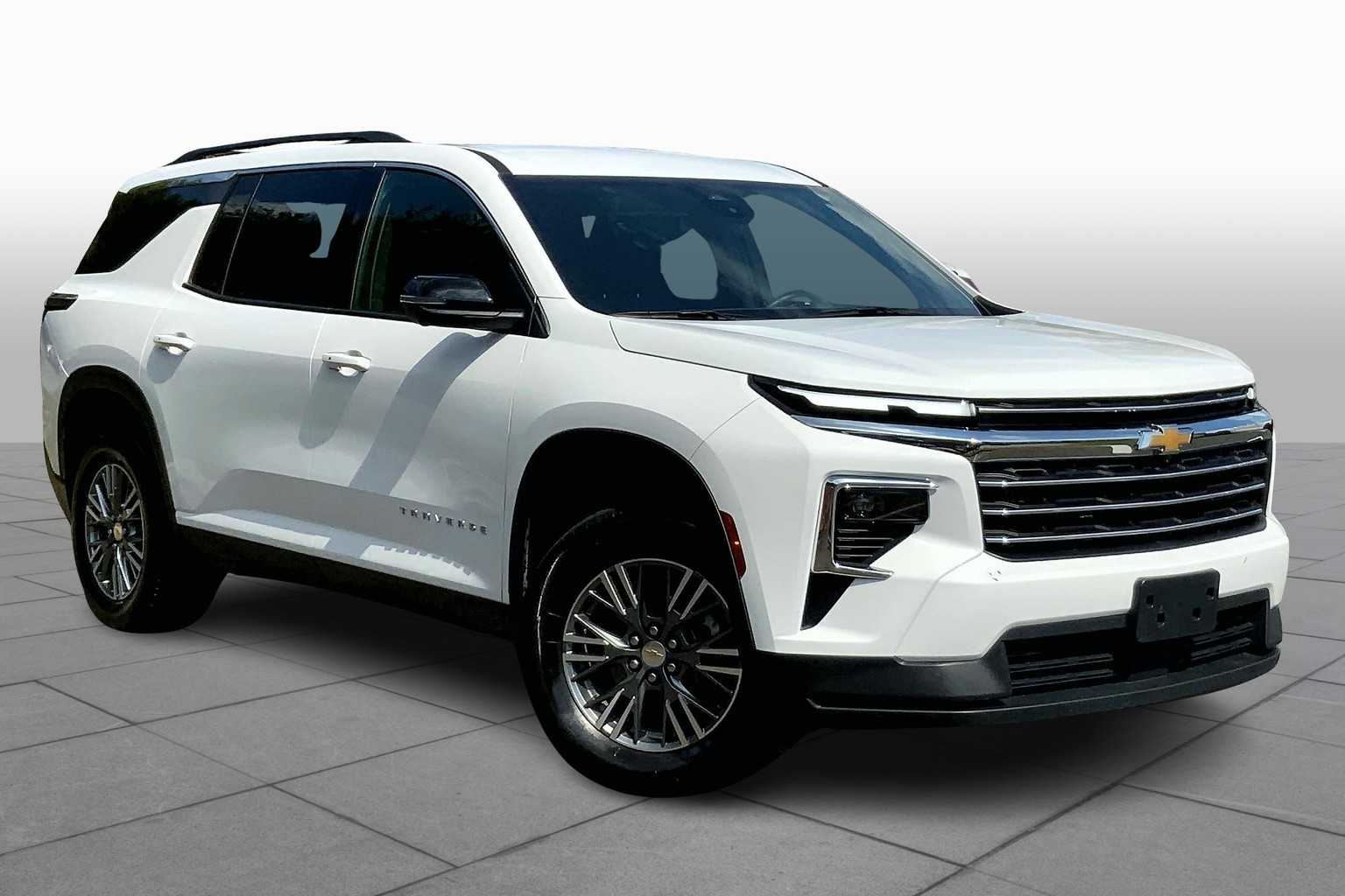 2024 Chevrolet Traverse photo 2
