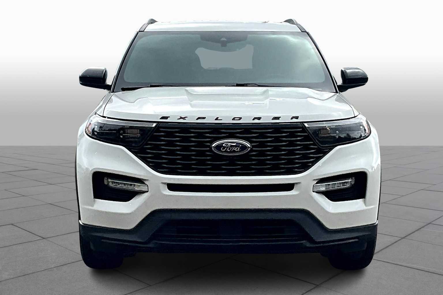 2022 Ford Explorer ST-Line photo 2