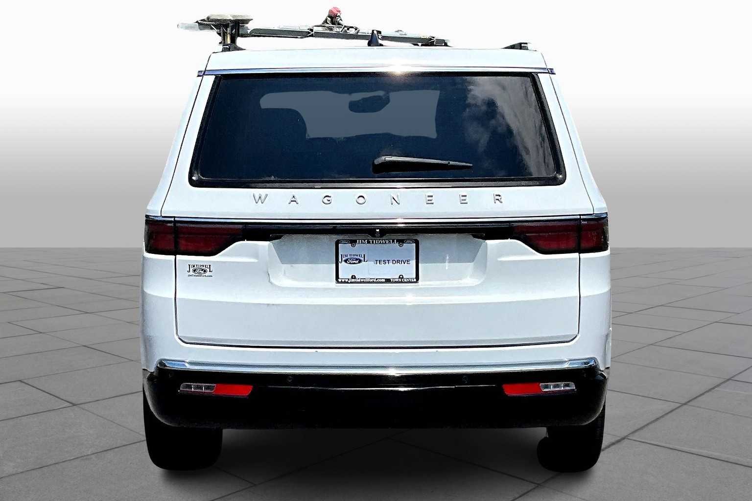 2024 Jeep Wagoneer Base photo 3