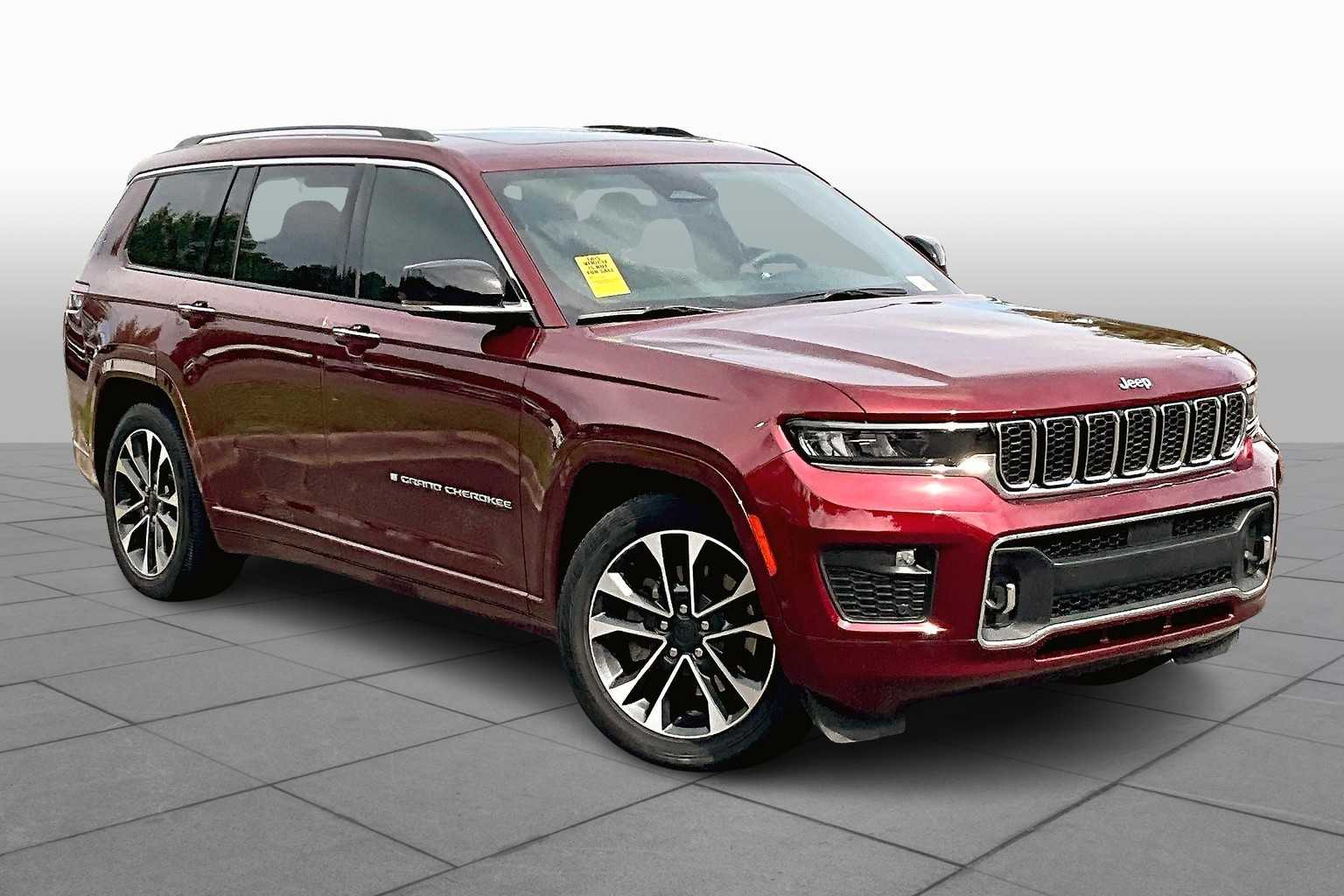 2023 Jeep Grand Cherokee Overland photo 2