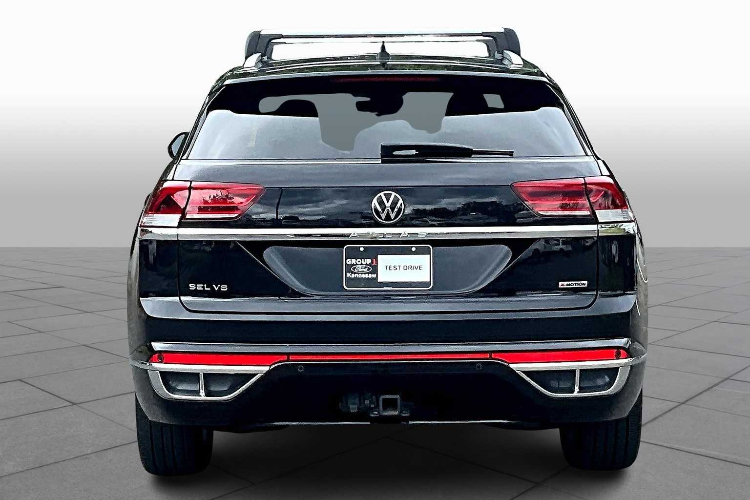 2022 Volkswagen Atlas Cross Sport V6 SEL R-Line photo 3