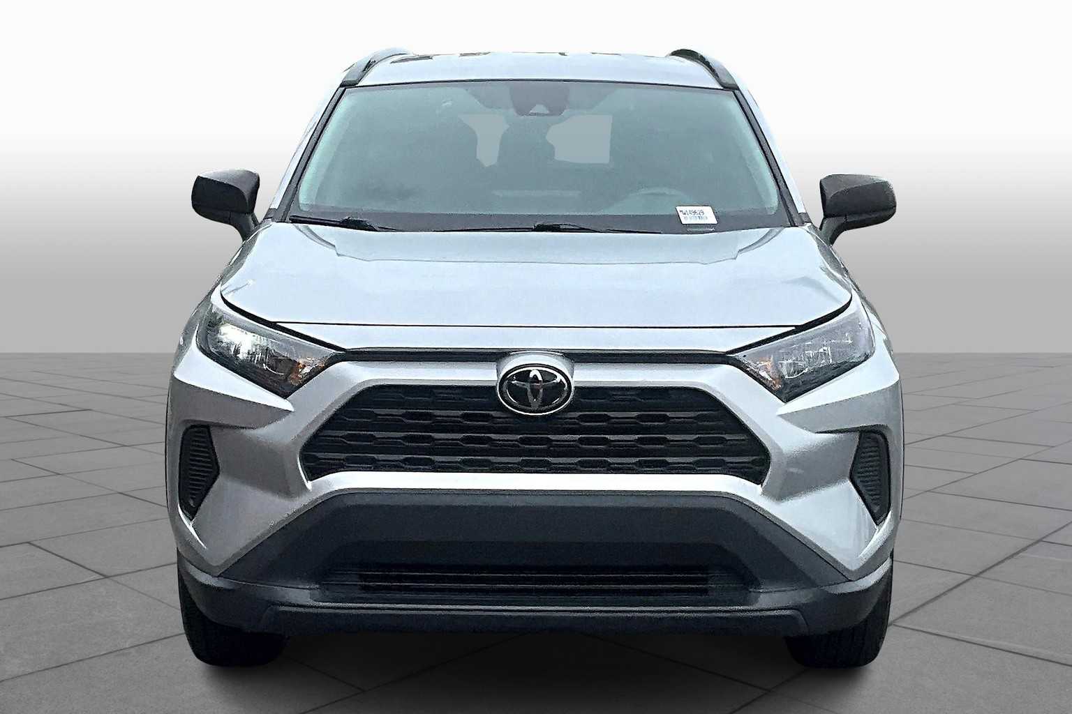 2021 Toyota RAV4 LE photo 2