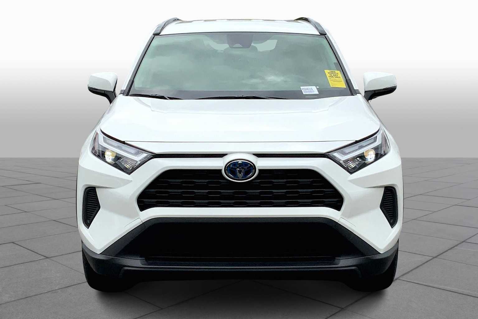 2024 Toyota RAV4 Hybrid XLE photo 2