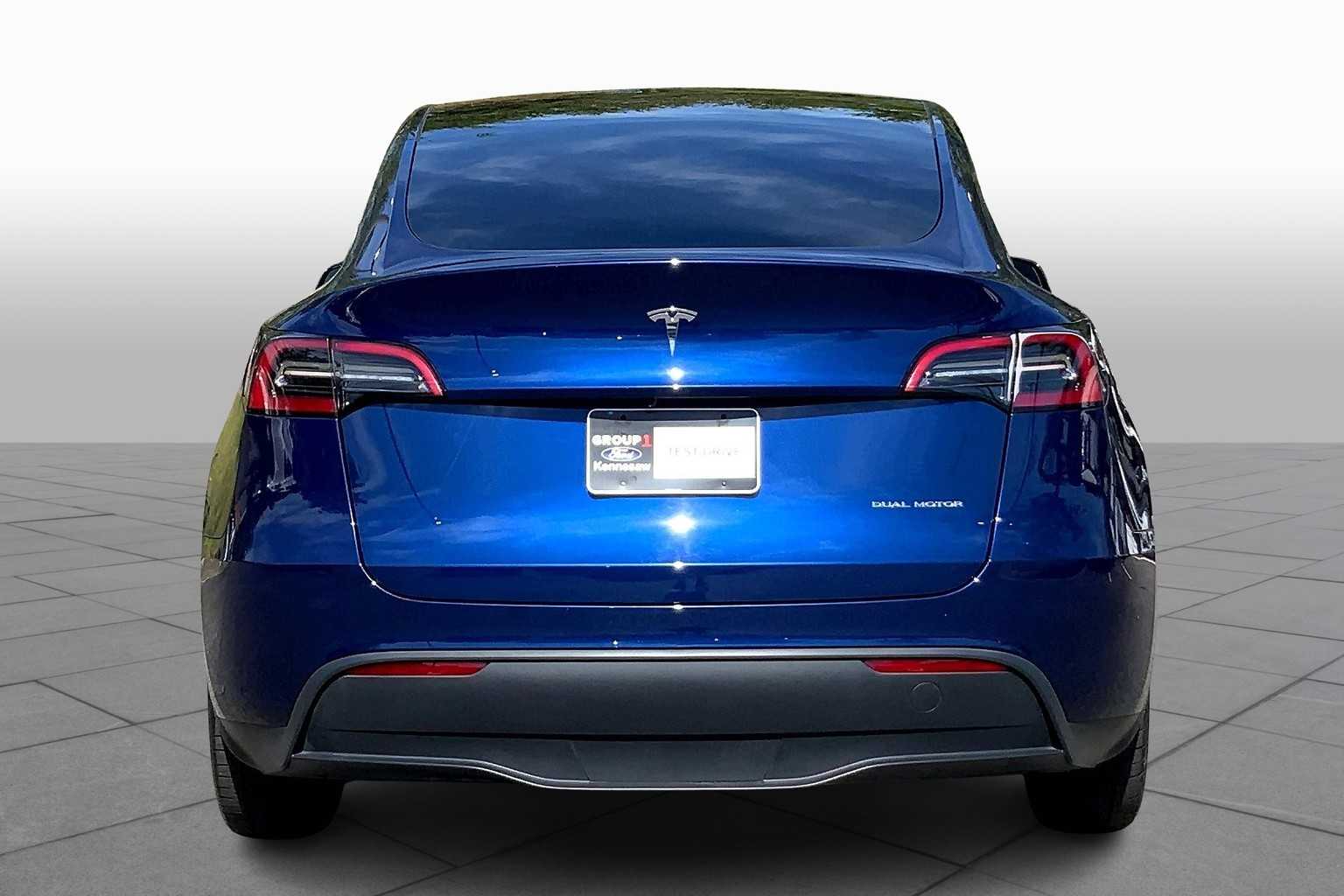 2024 Tesla Model Y Long Range photo 3