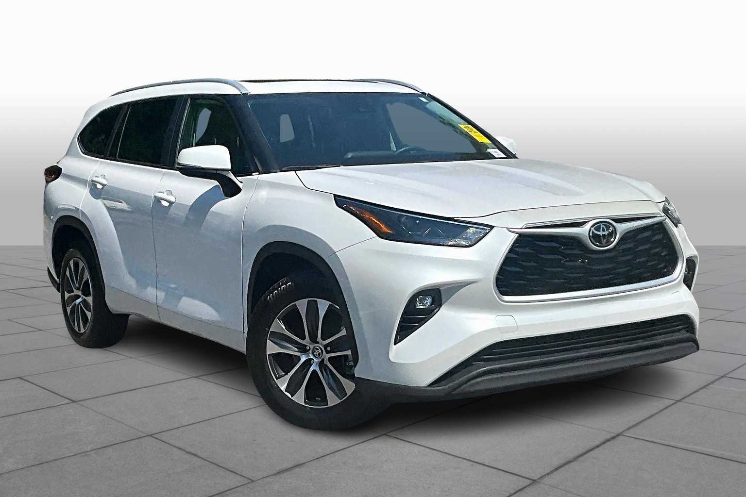 2023 Toyota Highlander XLE photo 2