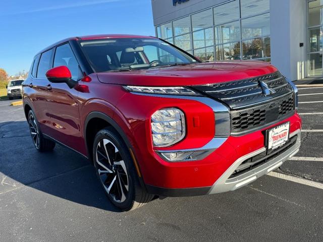 2024 Mitsubishi Outlander SE photo 2