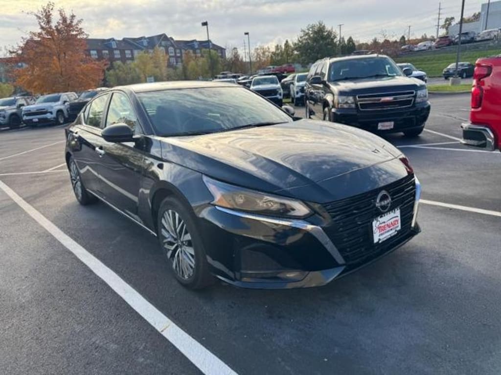 Used 2024 Nissan Altima 2.5 SV Car