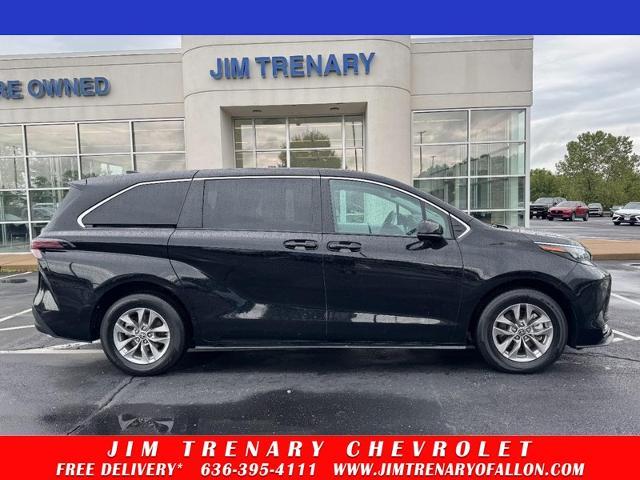 2025 Toyota Sienna LE