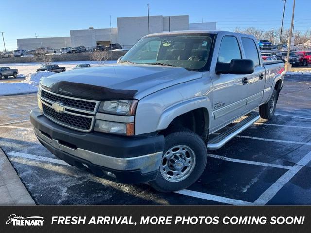 2005 Chevrolet Silverado 2500 HD Crew Cab Pickup 
