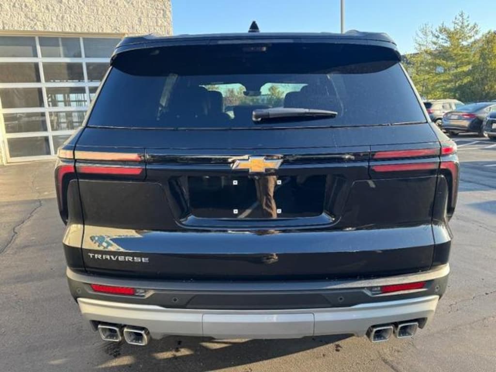 New 2026 Chevrolet Traverse FWD LT SUV
