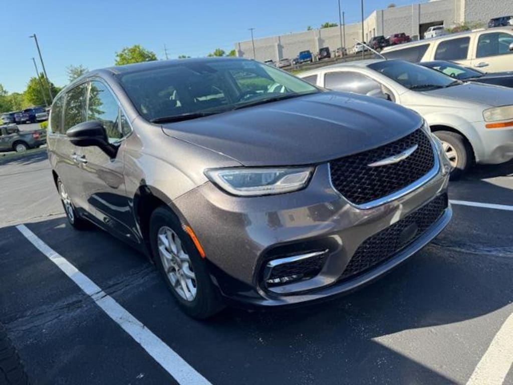 Used 2023 Chrysler Pacifica Touring L Mini-van, Passenger