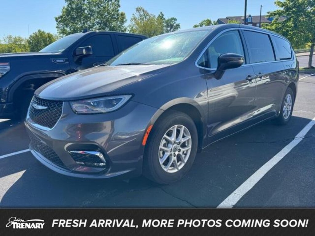 Used 2023 Chrysler Pacifica Touring L Mini-van, Passenger