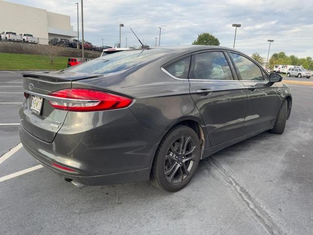 2018 Ford Fusion SE photo 2