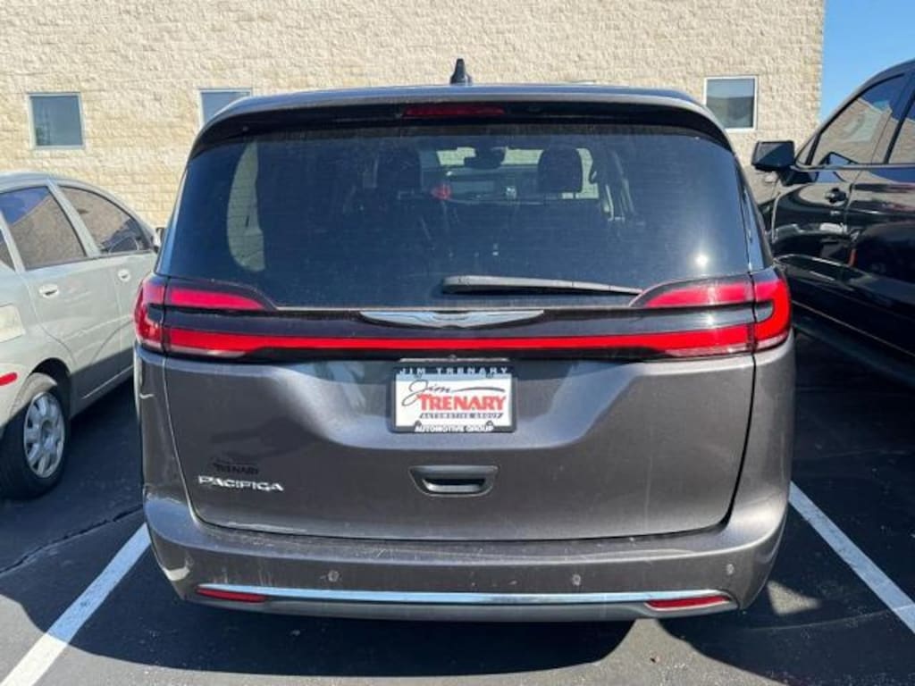 Used 2023 Chrysler Pacifica Touring L Mini-van, Passenger