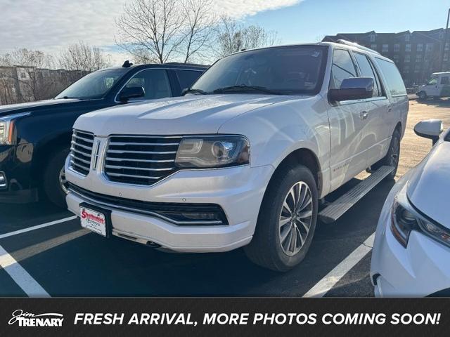 2015 Lincoln Navigator Base's photo