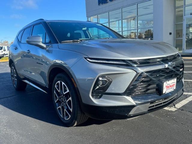 2025 Chevrolet Blazer RS photo 2