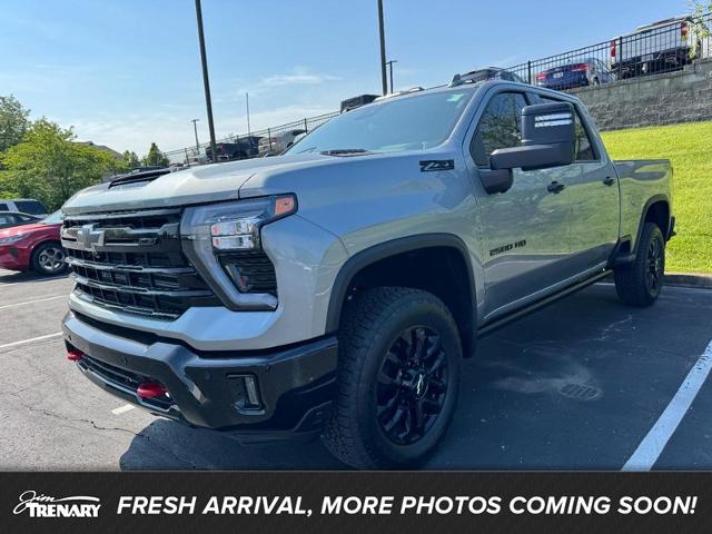 2026 Chevrolet Silverado HD LTZ 4WD Crew Cab Standard Box's photo