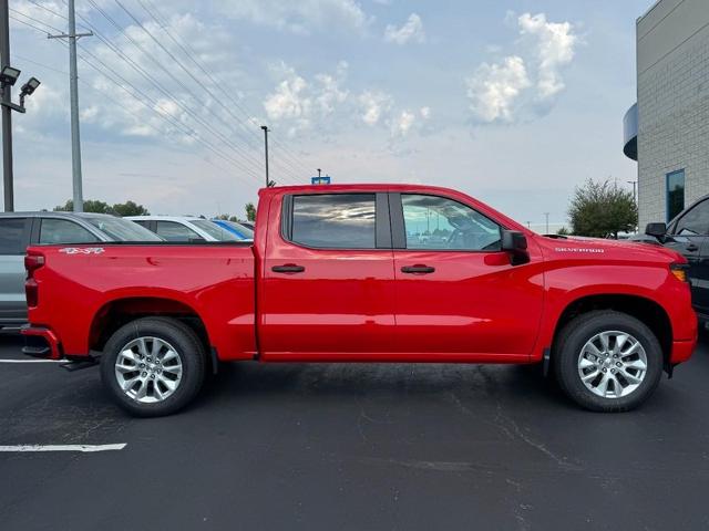 2025 Chevrolet Silverado 1500 Custom photo 2