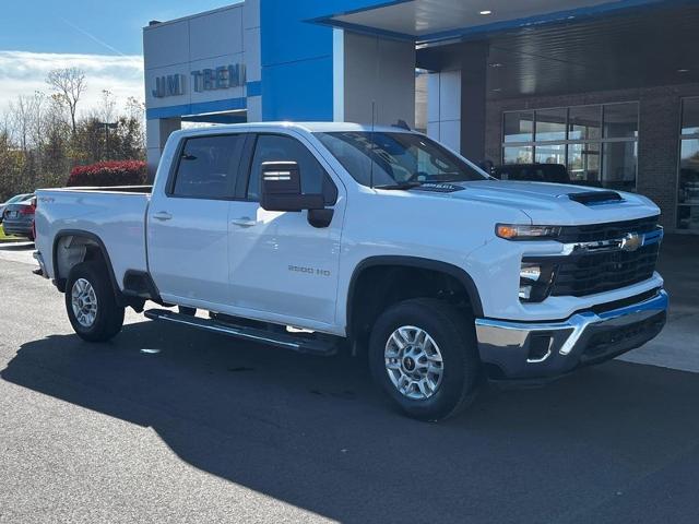 2024 Chevrolet Silverado 2500HD LT photo 2