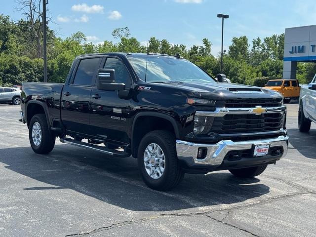 2024 Chevrolet Silverado 2500HD LT photo 2