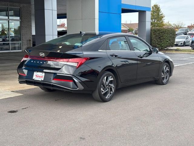 2024 Hyundai Elantra Limited photo 2