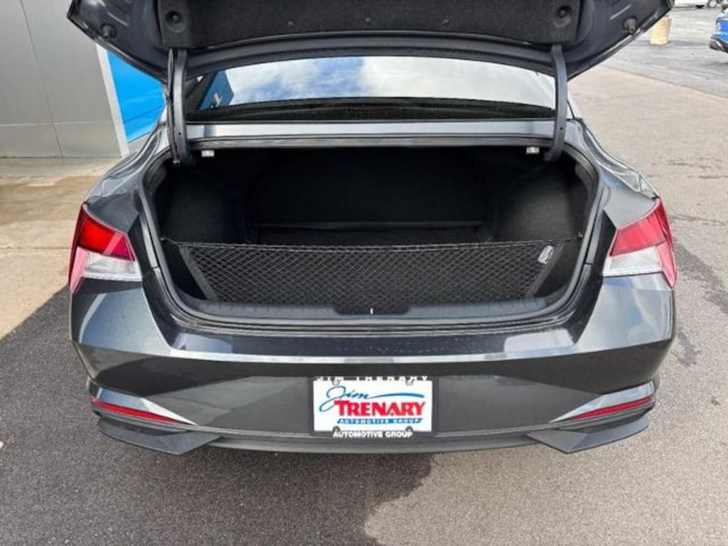 Used 2023 Hyundai Elantra SE Car