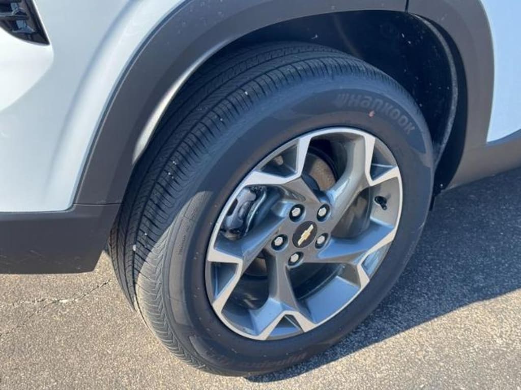 New 2025 Chevrolet Trax LT SUV