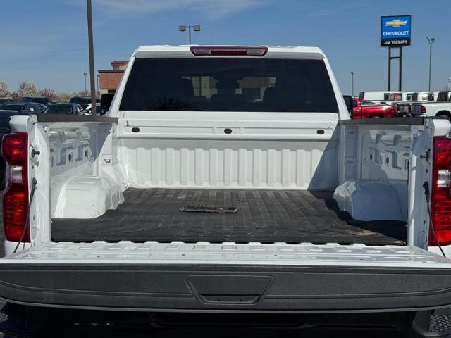 2024 Chevrolet Silverado 2500HD Custom photo 4