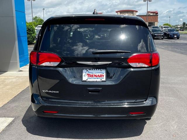 2023 Chrysler Voyager LX photo 4