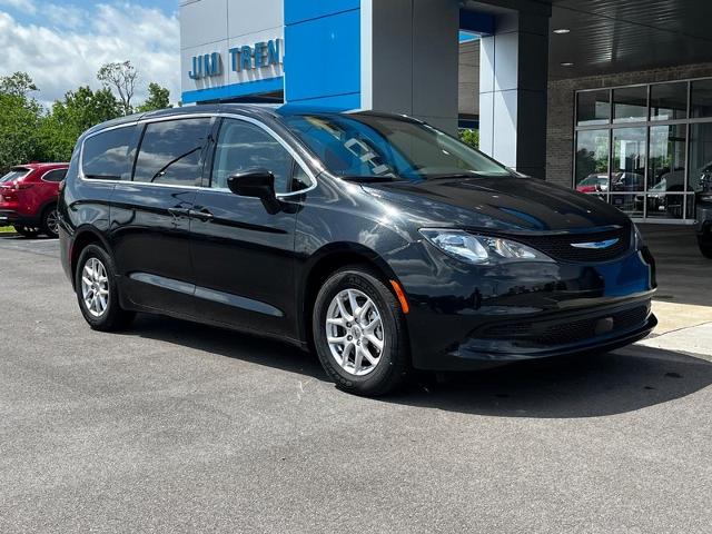 2023 Chrysler Voyager LX photo 2