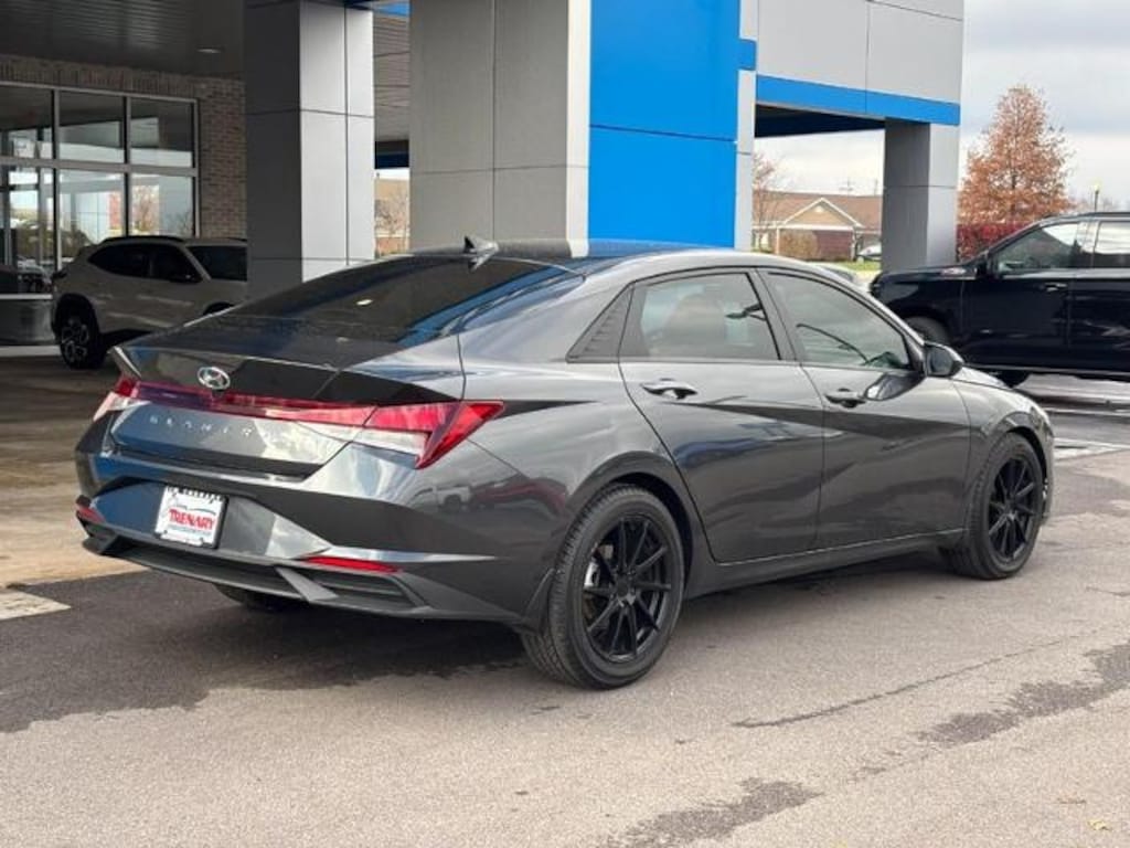 Used 2023 Hyundai Elantra SE Car