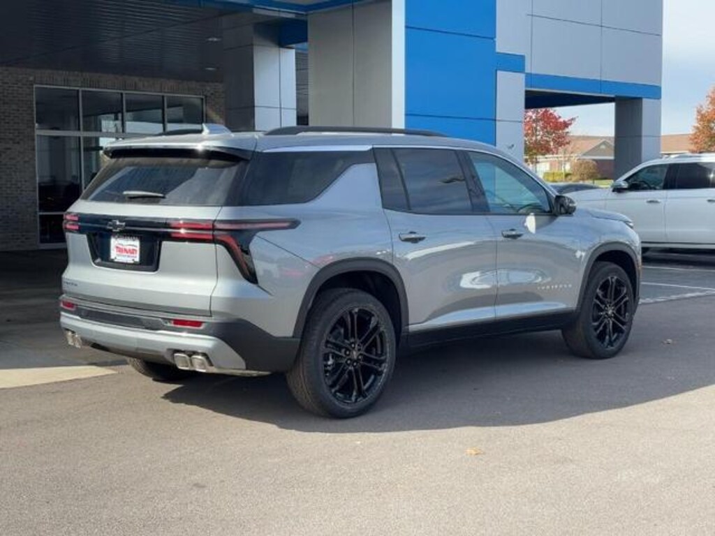 New 2026 Chevrolet Traverse FWD LT SUV