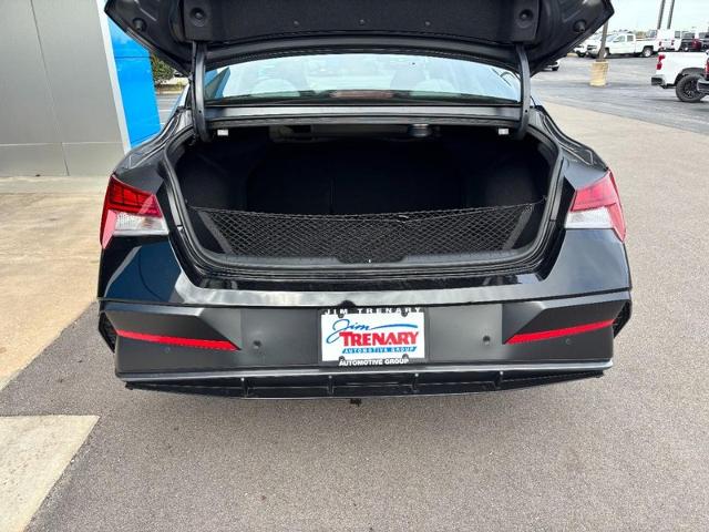 2024 Hyundai Elantra Limited photo 3