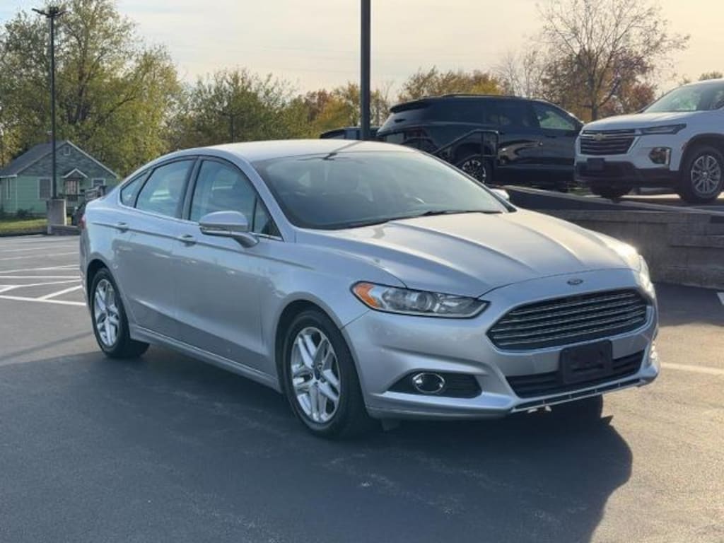 Used 2016 Ford Fusion SE Car
