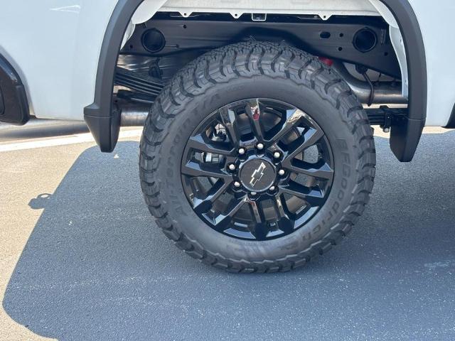 2025 Chevrolet Silverado 2500HD LT photo 4