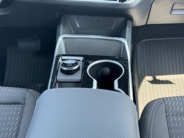 2027 Chevrolet Equinox LT - Photo 10