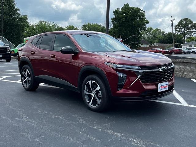 2025 Chevrolet Trax photo 2