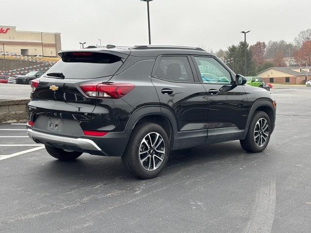 2025 Chevrolet Trailblazer LT photo 2