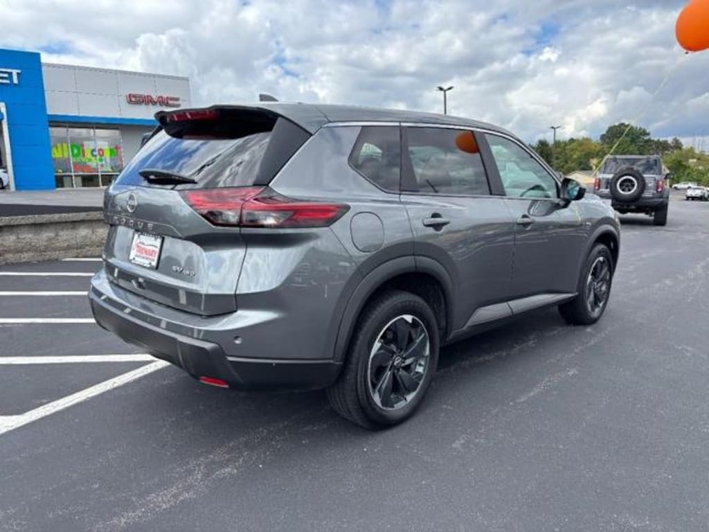 Used 2024 Nissan Rogue SV Sport Utility