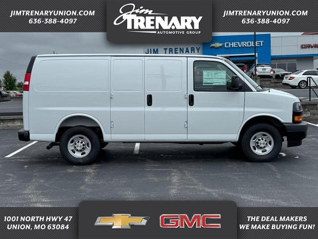 2026 Chevrolet Express 2500 Work Van HD's photo