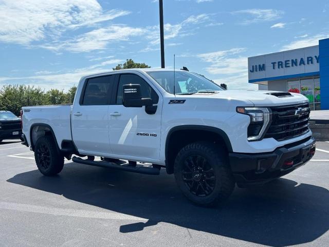 2025 Chevrolet Silverado 2500HD LT photo 2
