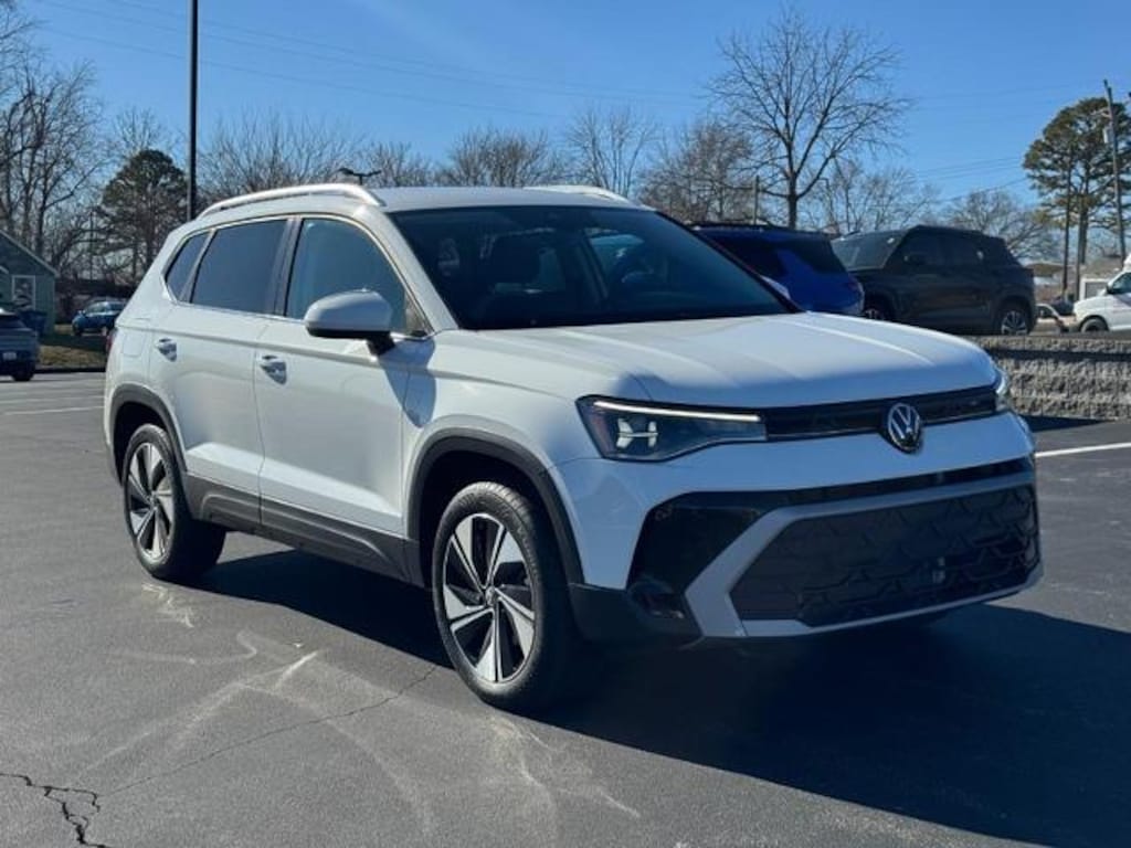 Used 2025 Volkswagen Taos SE Sport Utility