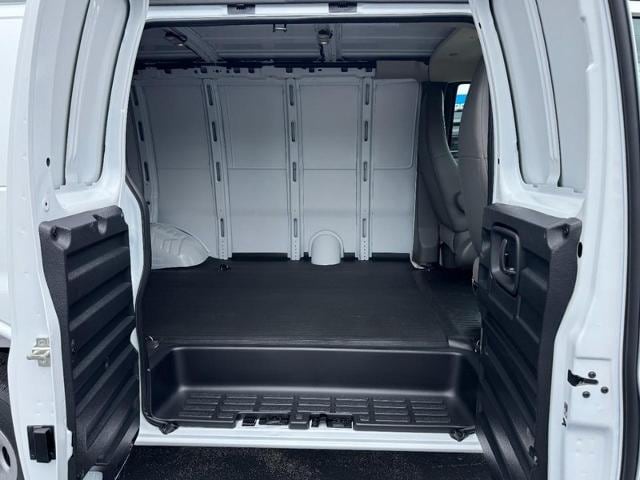 2026 Chevrolet Express Cargo Work Van - Photo 5