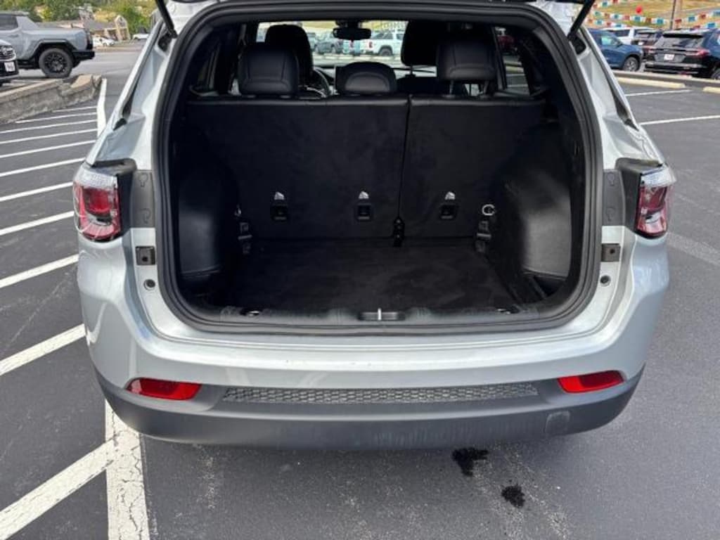 Used 2024 Jeep Compass Latitude Sport Utility