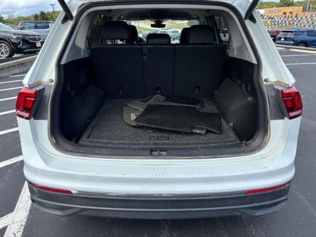 Used 2024 Volkswagen Tiguan SE Sport Utility