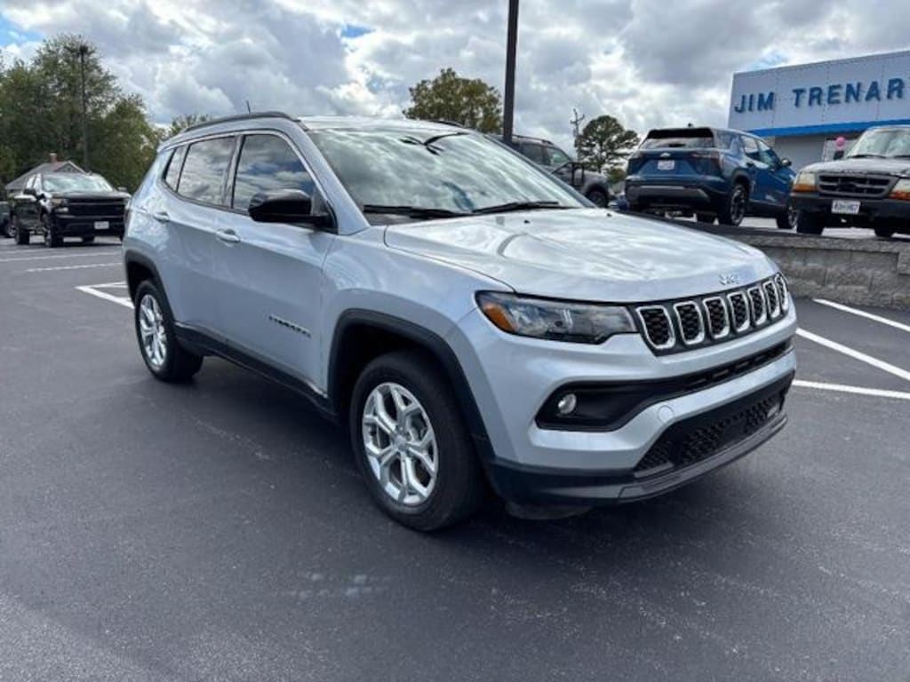 Used 2024 Jeep Compass Latitude Sport Utility