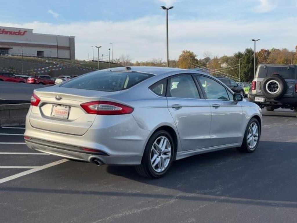 Used 2016 Ford Fusion SE Car