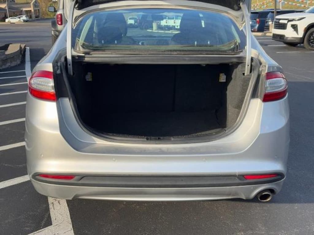 Used 2016 Ford Fusion SE Car