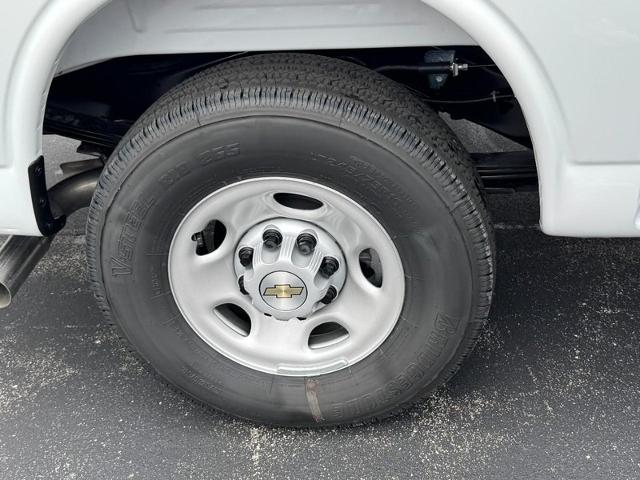 2026 Chevrolet Express Cargo Work Van - Photo 4